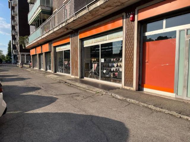 Locale Commerciale in vendita a Borgolombardo, San Giuliano Milanese