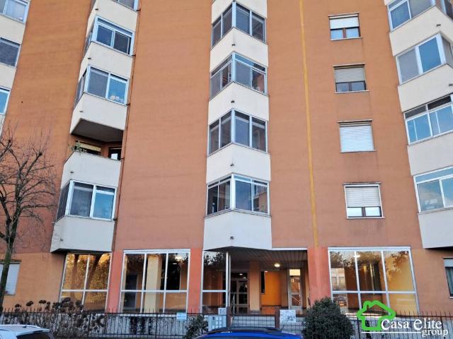 Locale Commerciale in vendita a Borgolombardo, San Giuliano Milanese