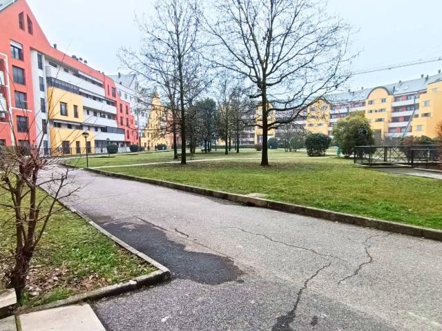 Locale Commerciale in vendita a Zivido, San Giuliano Milanese