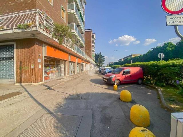 Locale Commerciale in vendita a Borgolombardo, San Giuliano Milanese