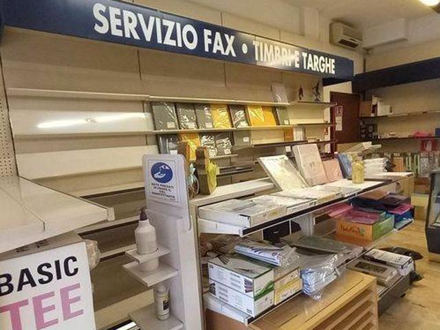 Locale Commerciale in vendita a San Giuliano Milanese, Lombardia