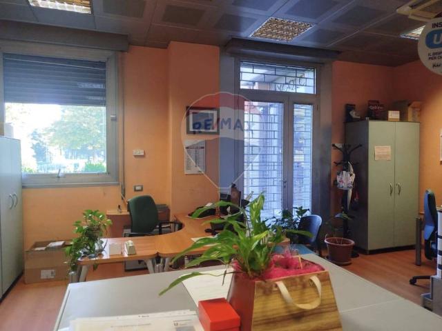 Locale Commerciale in vendita a Zivido, San Giuliano Milanese