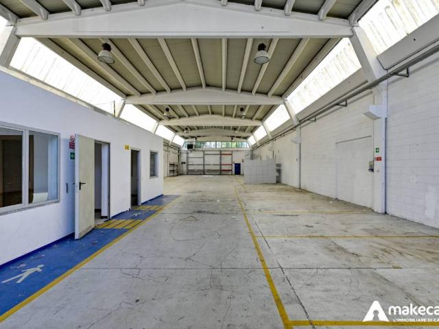 Locale Commerciale in vendita a Borgolombardo, San Giuliano Milanese