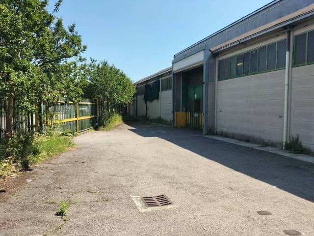 Locale Commerciale in vendita a Borgolombardo, San Giuliano Milanese