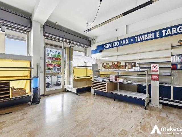 Locale Commerciale in vendita a San Giuliano Milanese, Lombardia