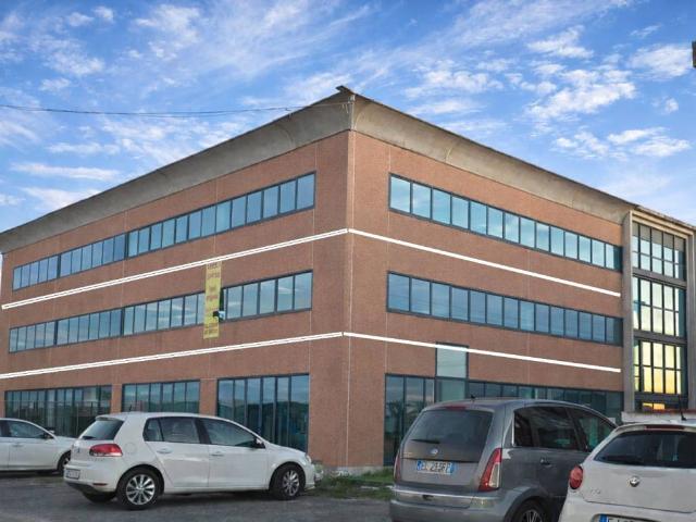 Locale Commerciale in vendita a San Martino Ulmiano, San Giuliano Terme