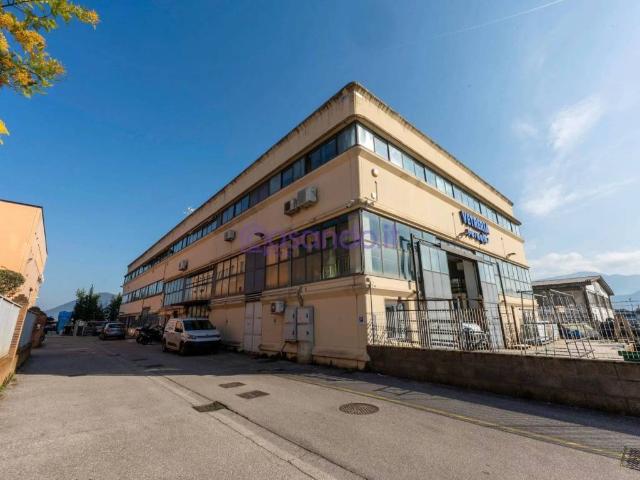 Locale Commerciale in vendita a San Martino Ulmiano, San Giuliano Terme