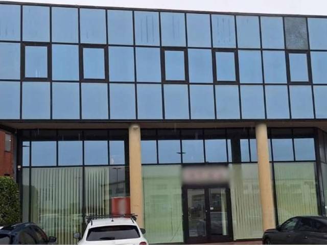 Locale Commerciale in vendita a La Fontina, San Giuliano Terme