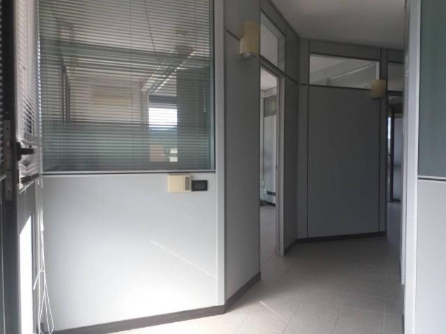 Locale Commerciale in vendita a San Giuliano Terme, Toscana