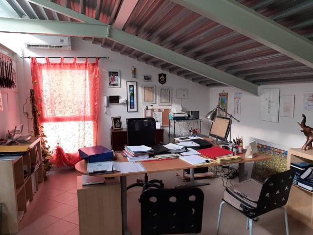 Locale Commerciale in vendita a San Giuliano Terme, Toscana