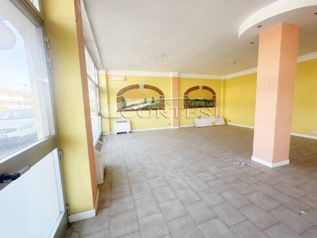 Locale Commerciale in vendita a San Giustino, Umbria