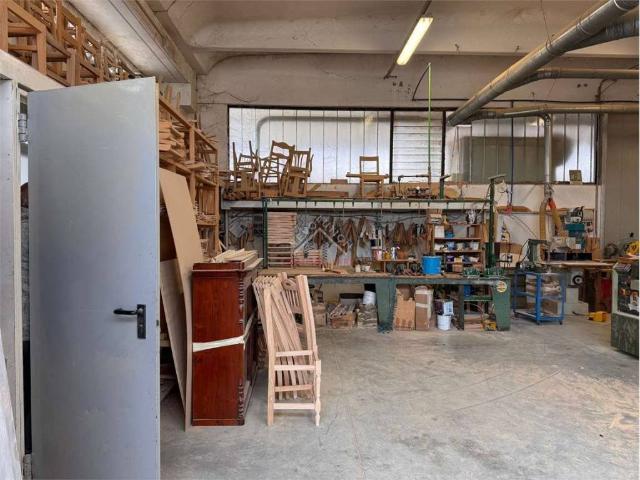 Locale Commerciale in vendita a Lama, San Giustino
