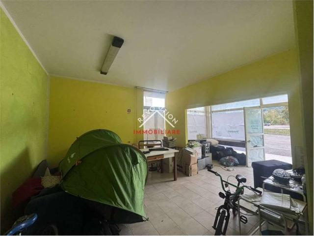 Locale Commerciale in vendita a San Giustino, Umbria