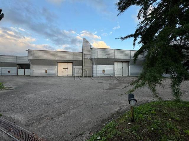 Locale Commerciale in vendita a San Giustino, Umbria