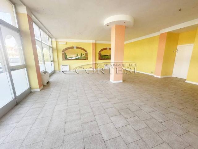Locale Commerciale in vendita a San Giustino, Umbria