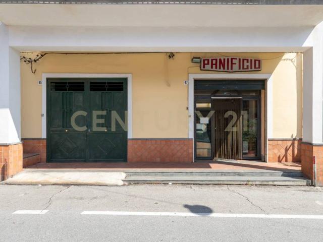 Locale Commerciale in vendita a San Gregorio Di Catania, Sicilia