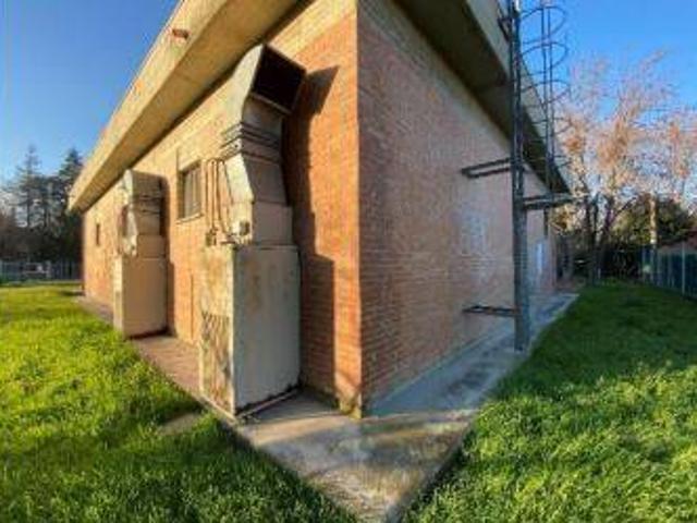 Locale Commerciale in vendita a San Lazzaro, Reggio Emilia