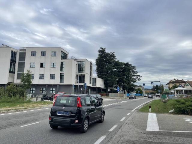 Locale Commerciale in vendita a La Mura San Carlo, San Lazzaro