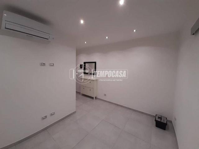 Locale Commerciale in vendita a Idice, San Lazzaro