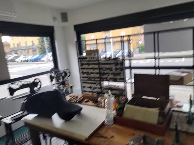Locale Commerciale in vendita a Idice, San Lazzaro