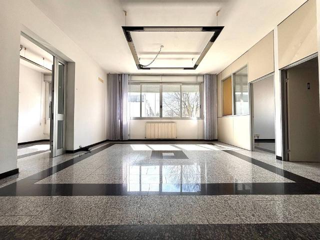 Locale Commerciale in vendita a Castiglia, San Lazzaro