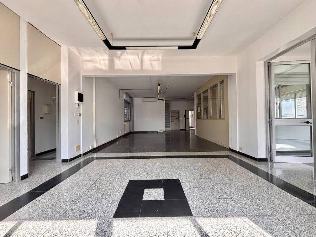 Locale Commerciale in vendita a Castiglia, San Lazzaro