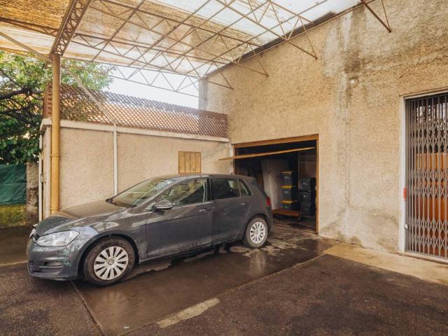 Locale Commerciale in vendita a Caselle, San Lazzaro
