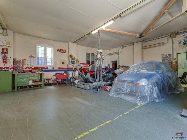 Locale Commerciale in vendita a Mirandola, San Lazzaro