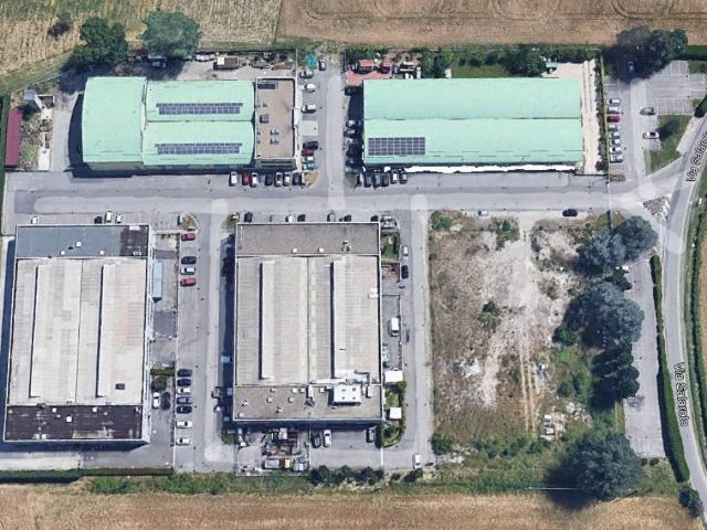 Locale Commerciale in vendita a La Mura San Carlo, San Lazzaro
