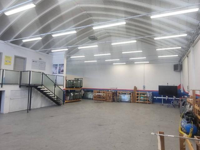 Locale Commerciale in vendita a Caselle, San Lazzaro