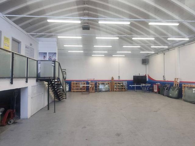 Locale Commerciale in vendita a Caselle, San Lazzaro