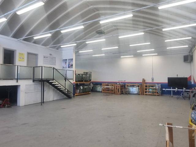 Locale Commerciale in vendita a Caselle, San Lazzaro