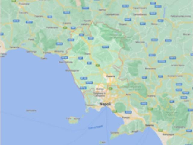 Locale Commerciale in vendita a San Marcellino, Campania