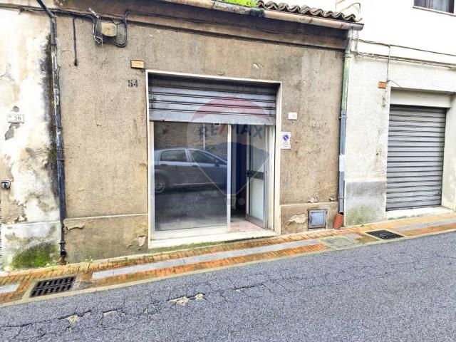 Locale Commerciale in vendita a Calabria, Cosenza
