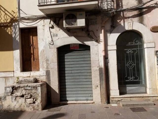 Locale Commerciale in vendita a Puglia, Foggia