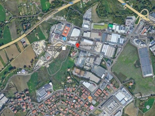 Locale Commerciale in vendita a Serravalle
