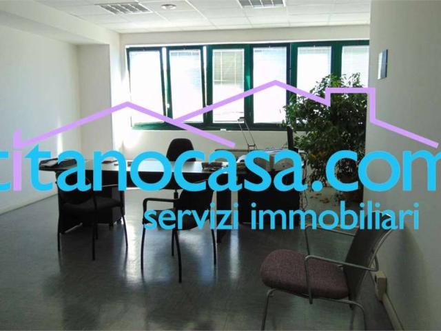 Locale Commerciale in vendita a Serravalle