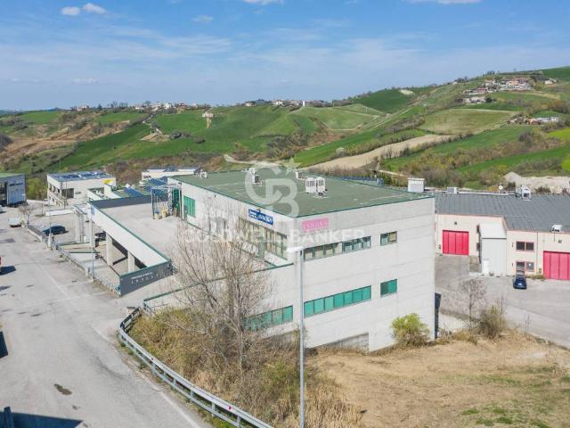 Locale Commerciale in vendita a Acquaviva