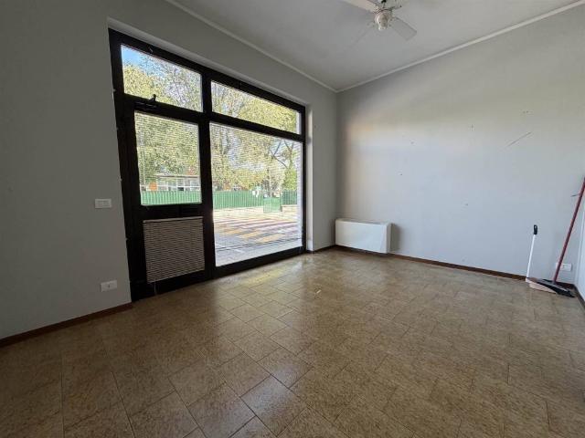 Locale Commerciale in vendita a Case Nuove, San Martino Buon Albergo