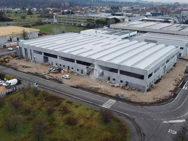 Locale Commerciale in vendita a Case Nuove, San Martino Buon Albergo
