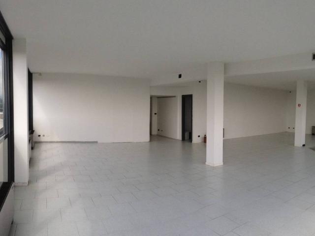 Locale Commerciale in vendita a Case Nuove, San Martino Buon Albergo