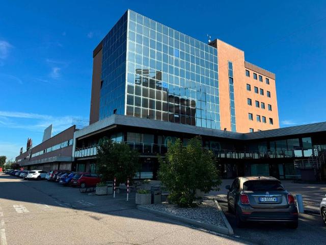 Locale Commerciale in vendita a Case Nuove, San Martino Buon Albergo