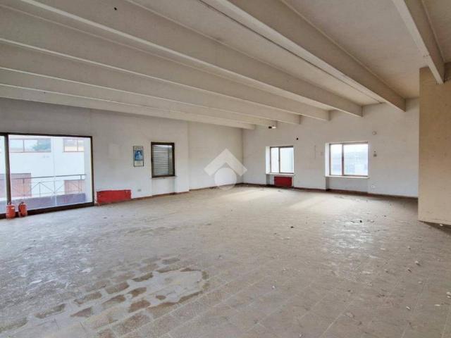 Locale Commerciale in vendita a Case Nuove, San Martino Buon Albergo