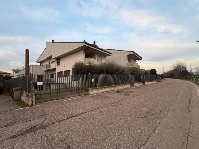 Locale Commerciale in vendita a Case Nuove, San Martino Buon Albergo