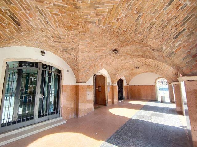 Locale Commerciale in vendita a Case Nuove, San Martino Buon Albergo