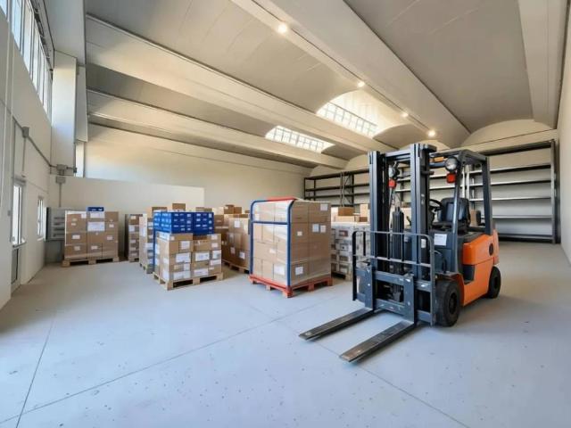 Locale Commerciale in vendita a Case Nuove, San Martino Buon Albergo