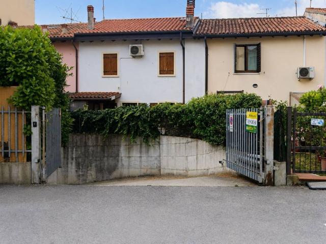 Locale Commerciale in vendita a San Martino Buon Albergo, Veneto