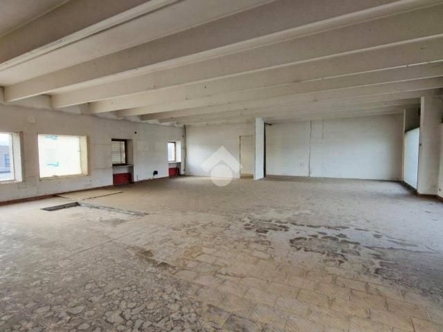 Locale Commerciale in vendita a Case Nuove, San Martino Buon Albergo