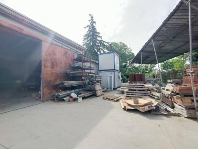 Locale Commerciale in vendita a San Martino Buon Albergo, Veneto