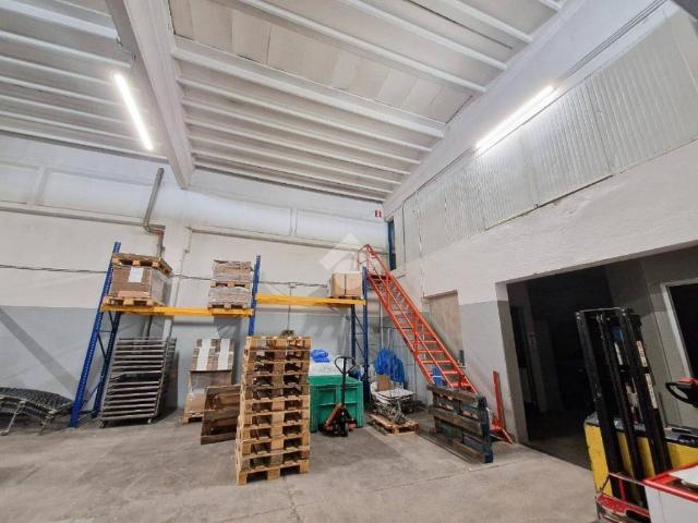 Locale Commerciale in vendita a Case Nuove, San Martino Buon Albergo